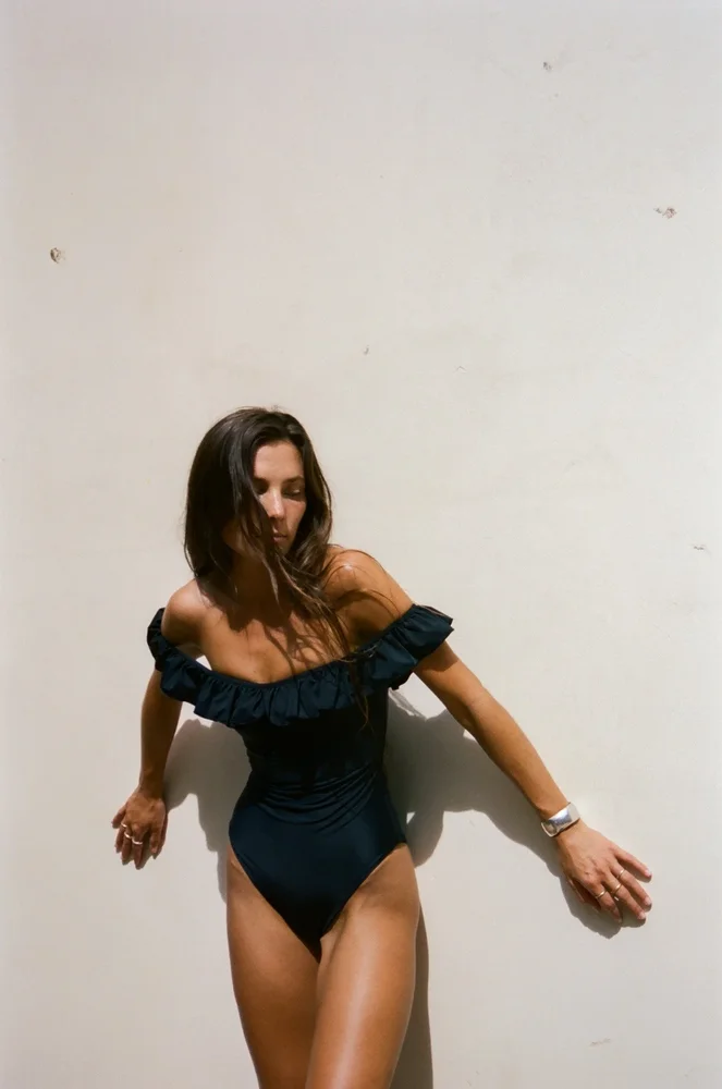 golden one piece | jet black
