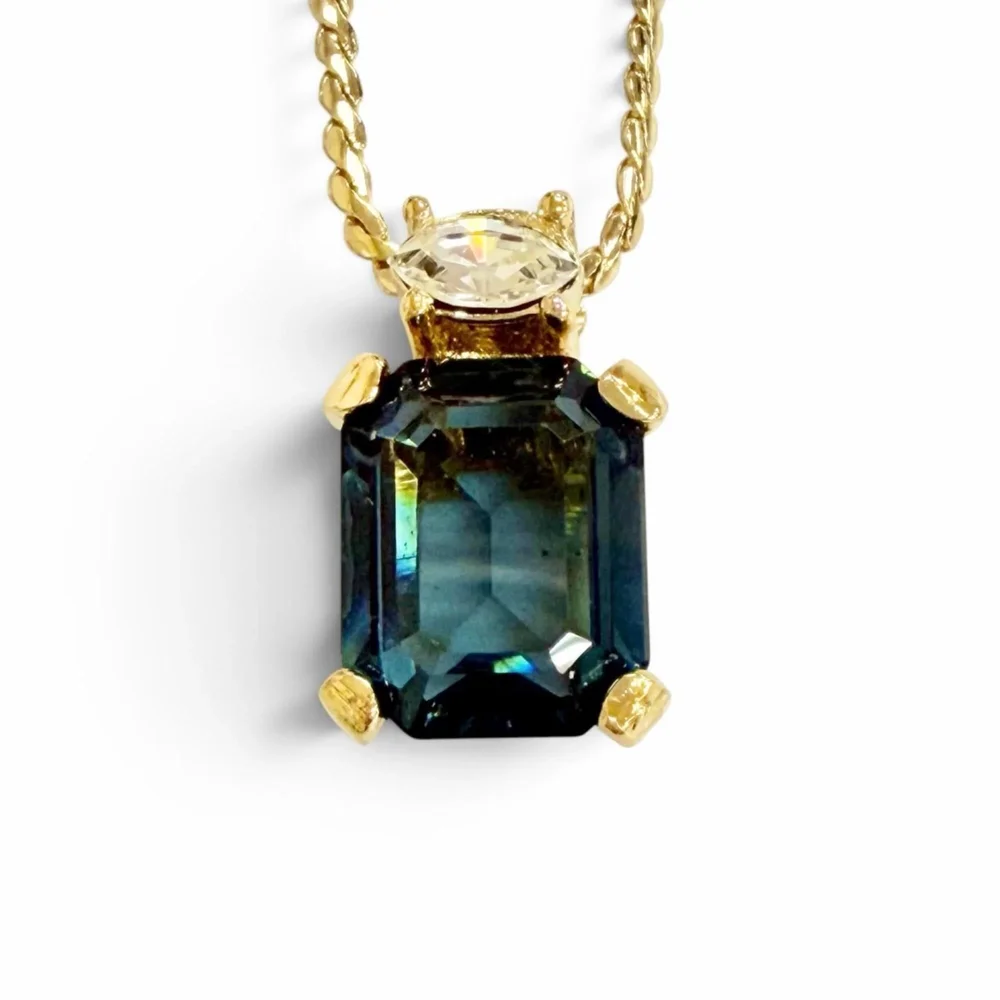 Pre-Owned Vintage Pendant Necklace Gold and Light Blue with Color Stone