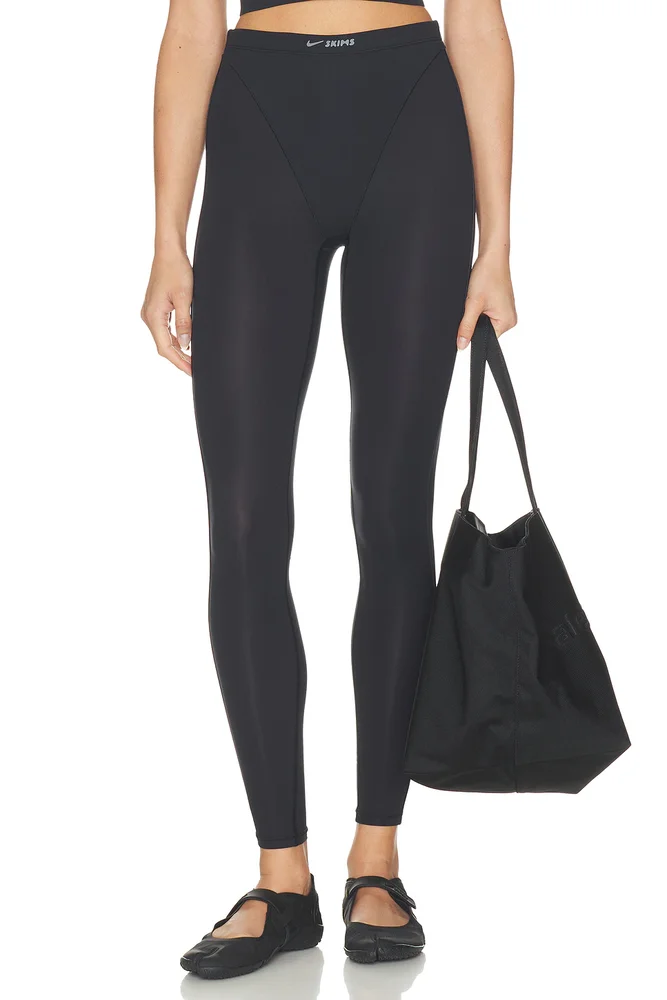 Weightless V- Panel Tights