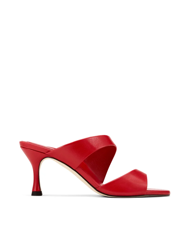 Yvonne: Rojo Capretto