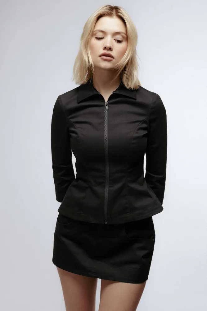 THE CURVE ZIP UP