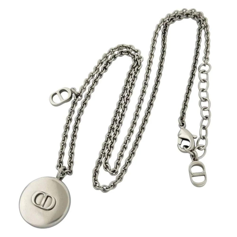 Pre-Owned Oblique Medallion Pendant Necklace Black and Silver