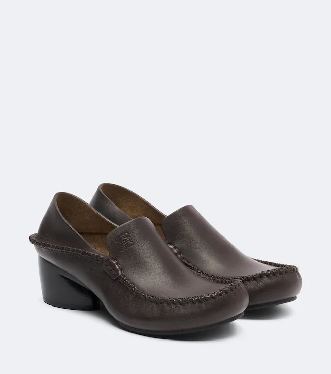 Oval leather loafer pumps