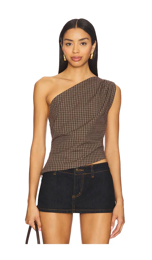 Arthur Top in Check With Jean